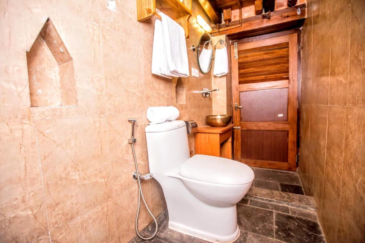 Hotel Baha Restaurant And Cafe Bhatgoan エクステリア 写真